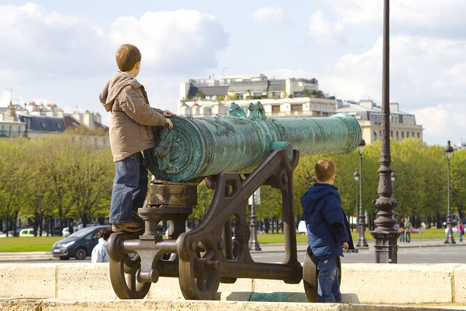 Highlights of Paris Private Walking Tour With a Local Guide - Meeting Point and Pickup Details