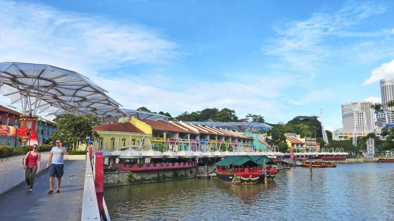 Highlights of Singapore Instagram Walking Tour - Heat, rain, and getting around