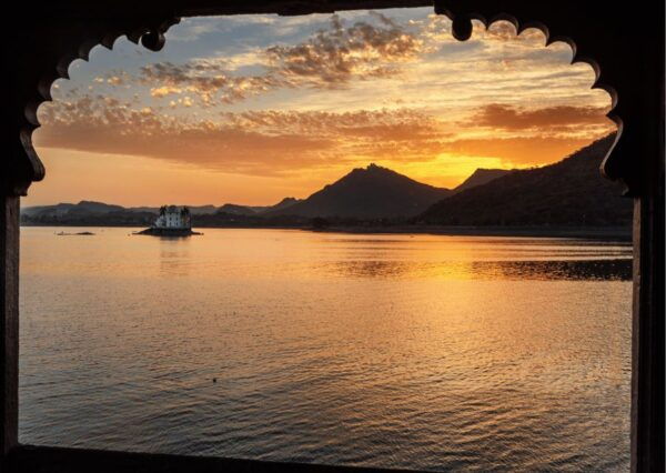 Highlights of Udaipur City -Guided Half-Day Car Tour - Ghats of Udaipur - Riverside Charm