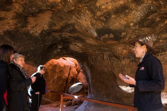 Highlights of Uluru Including Sunrise and Breakfast - Ancient Rock Art
