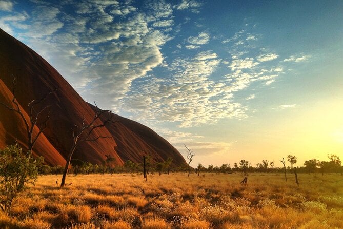 Highlights of Uluru Including Sunrise and Breakfast - Drive Around Ulurus Base