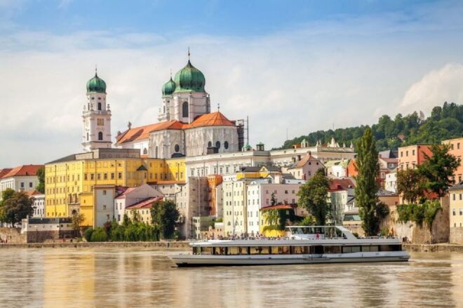 Highlights Tour With Pralines - Inclusions and Benefits