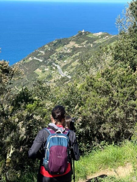 Hiking and Wine Tasting Experience - Participant Restrictions