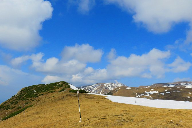 Hiking From the Kings Castle to the Queens Heart - Exploring Bran Castle and the Queens Heart