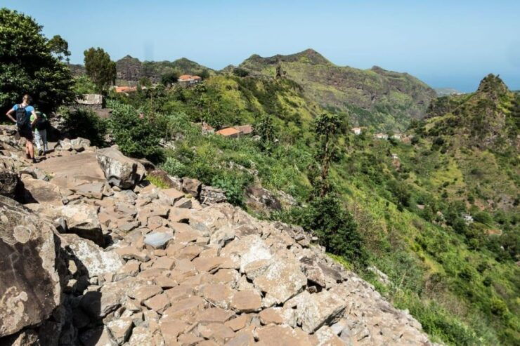 Hiking Gongon Valley - Duration and Languages