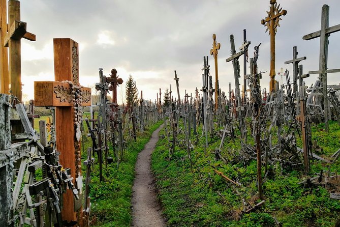Hill of Crosses / 2 Countries in 1 Day - Tour Highlights