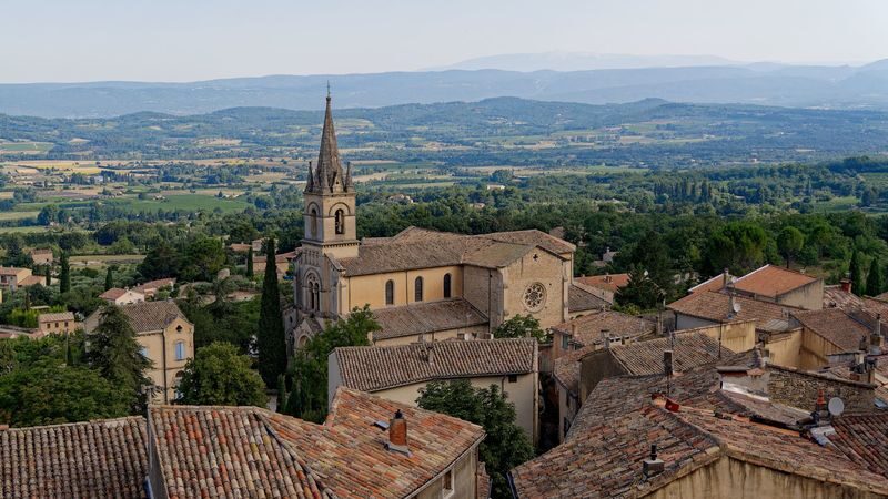 Hilltop Villages in Luberon from Aix-en-Provence - Gordes: the big panorama