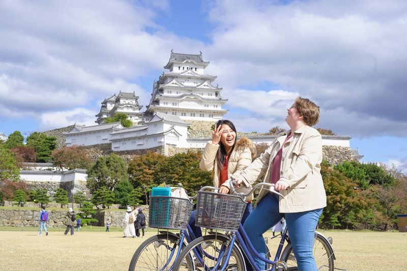 Himeji Castle Easy Bike Tour: Samurai History, Garden & Matcha - Why a bike makes sense in Himeji
