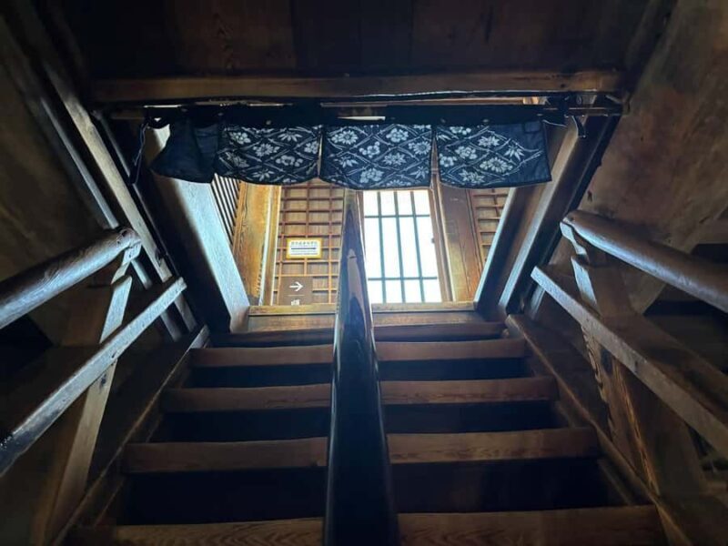 Himeji Castle: Guided Tour with Samurai History Expert - Exploring Himeji Castle: A Detailed Look