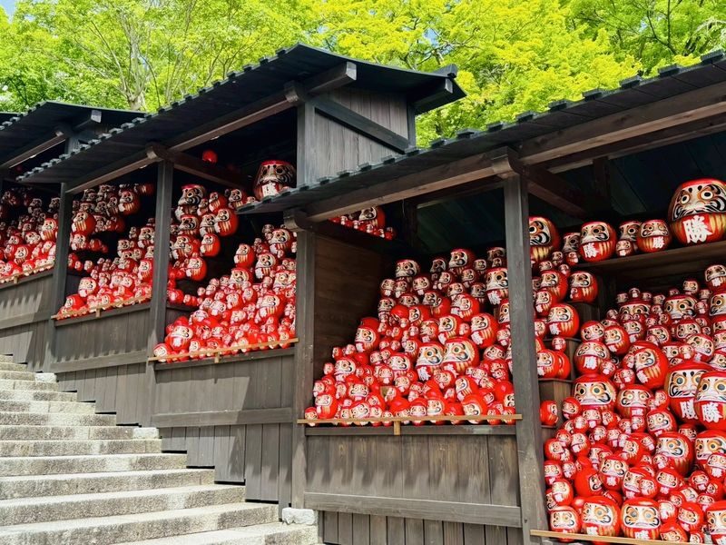Himeji Castle & Katsuoji Temple Full-Day Discovery - Kobe Harborland: a practical break by the water