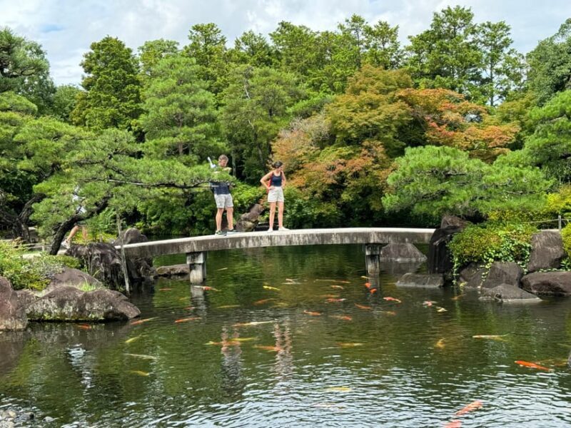 Himeji: Himeji Castle & Kokoen Garden 3.5-Hour Guided Tour - A deep dive into the experience