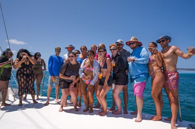 Hip hop party boat, adults only - FAQ About the Cancun Hip Hop Party Boat