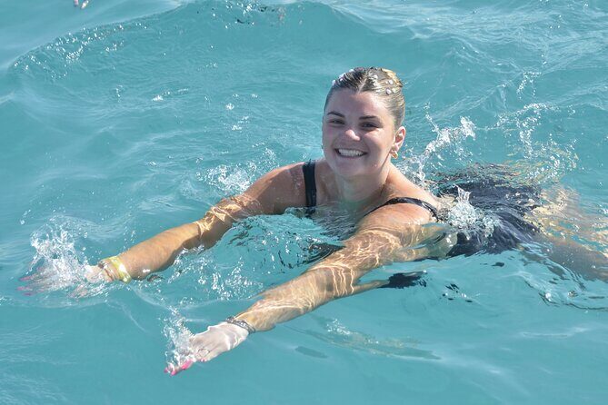 Hip Hop solo para adultos PartyBoat con Bebidas ilimitadas y Bar - The Final Word