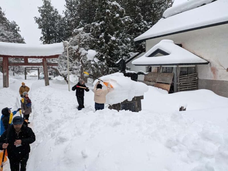 Hirosaki: Shrine Snow Shoveling Experience with Lunch - Considerations and Tips