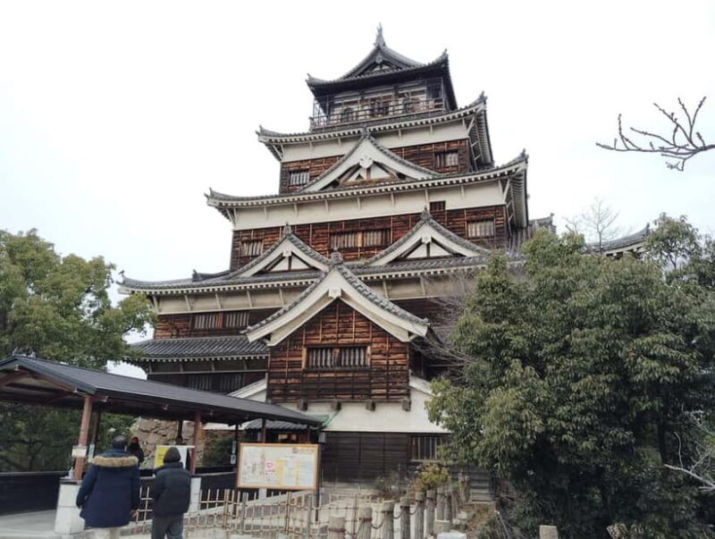 Hiroshima Castle 1h guide tour - Exploring Hiroshima Castle: A Deep Dive into the Experience