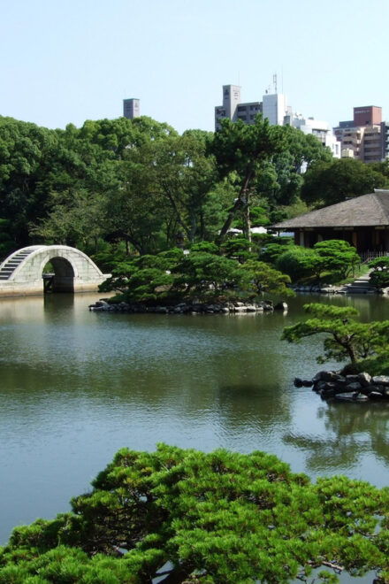 Hiroshima: Highlights Private Gem Tour With Local 3hours - Local Guides and Expertise