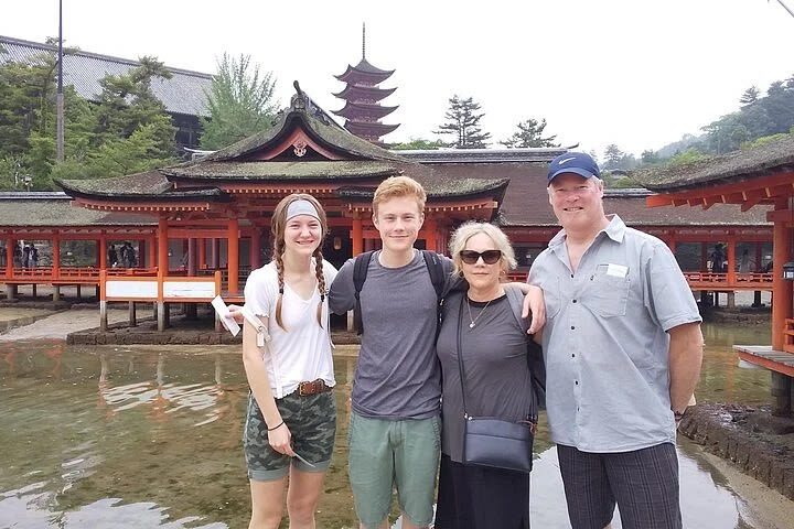 Hiroshima / Miyajima 8hr Private Tour with Government Licensed Guide - Hiroshima Peace Memorial Park: time for reflection