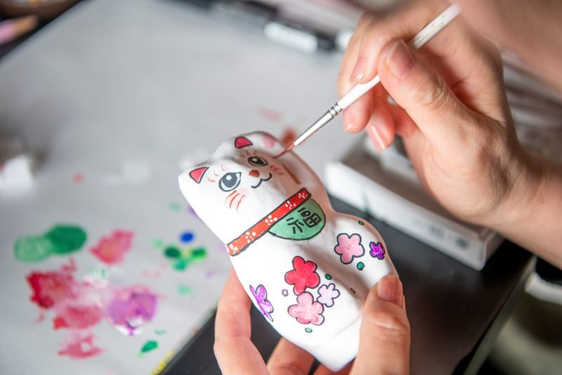 Hiroshima Onomichi: Maneki-neko Painting (Tenugui Included) - What to know before you book