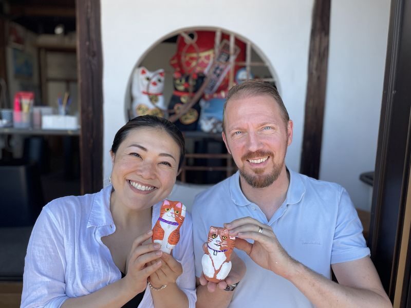 Hiroshima Onomichi: Maneki-neko Painting (Tenugui Included) - Who will enjoy this activity most?