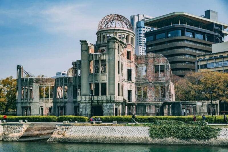 Hiroshima: Peace Memorial Park and Miyajima Island Day Tour - Exploring Miyajima Island and Itsukushima Shrine