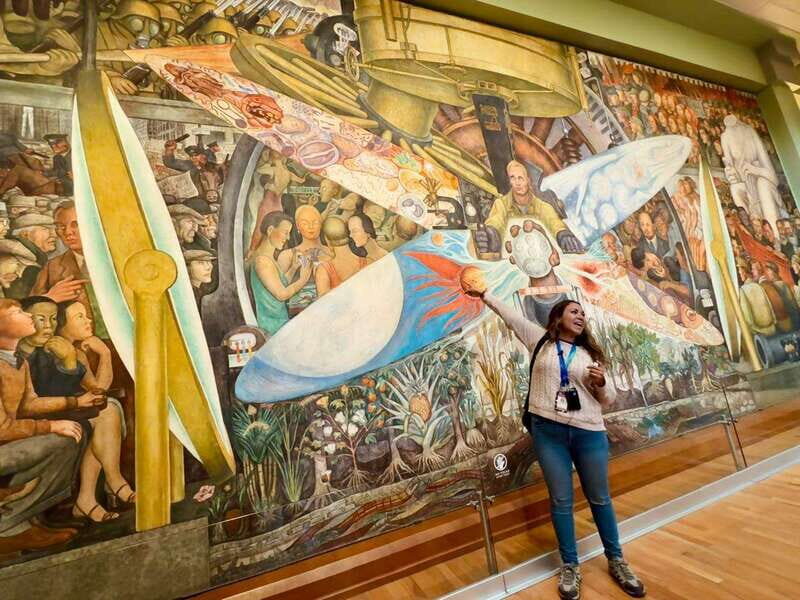 Historic Center: Private tour with murals, history, and churros - Who Should Consider This Tour?