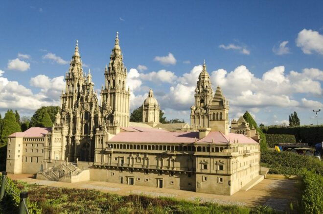 Historic Corners of Santiago De Compostela Walking Tour - Meeting Point