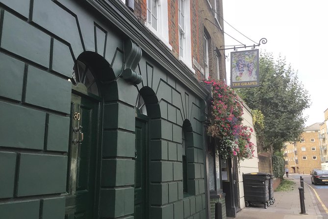 Historic Walk of East Londons Wapping Docks and Its Famous Pubs - Former Residents of Wapping