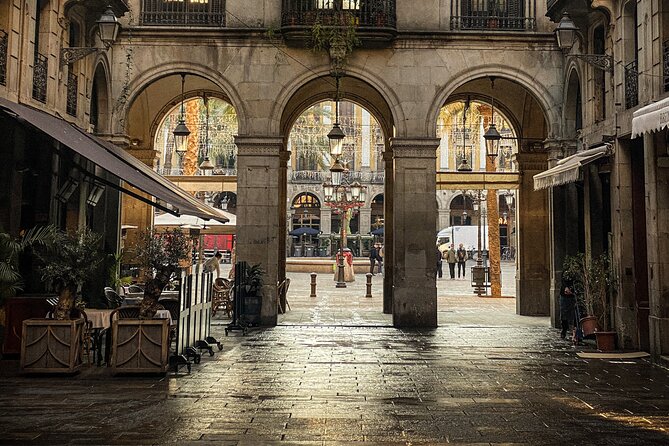 Historical Bars and Restaurants Outdoor Escape Game in Barcelona - Meeting and Pickup