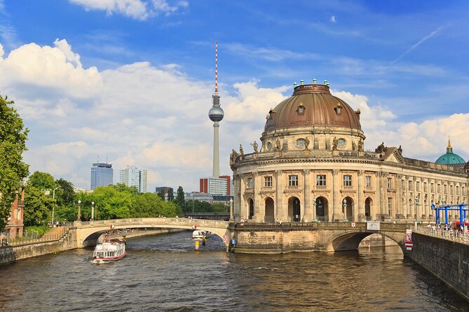 Historical Berlin: Third Reich & Cold War Exploration Game - Common Questions