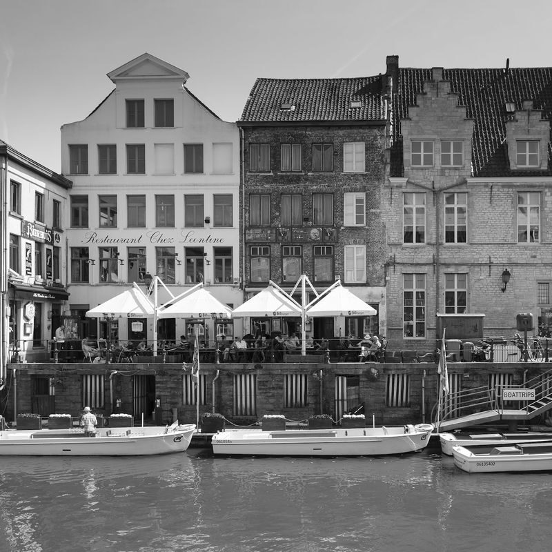 Historical Boat Tour in Ghent - Rain, departure intervals, and taking photos