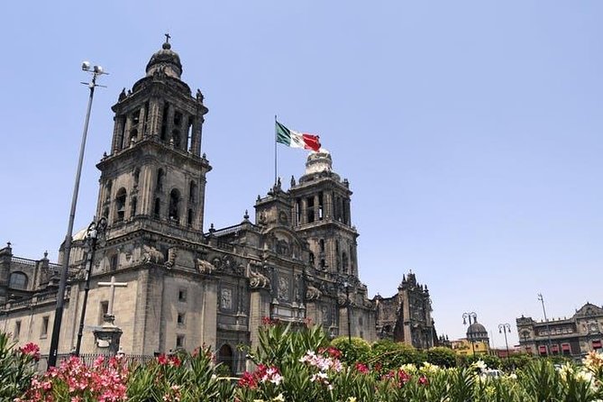 Historical Center of the CDMX on Foot - Shopping and Markets in the Area