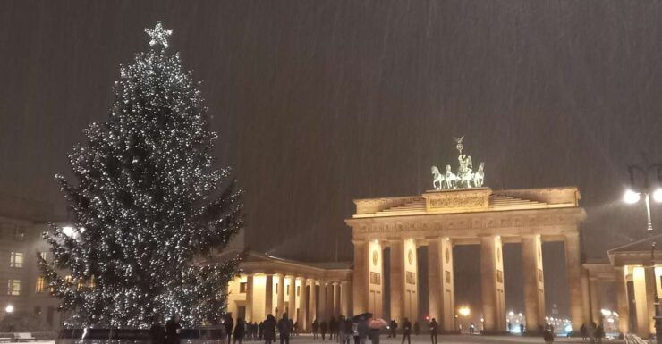 Historical Christmas Market Tour Along the Unter Den Linden - Historical Sites Along Unter Den Linden