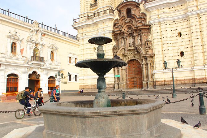 Historical Lima Downtown & Catacombs Tour - Architectural Marvels of Limas Downtown Area
