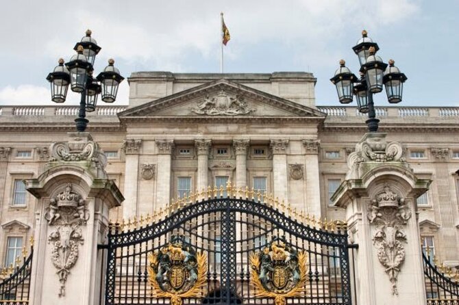 Historical London's Mysteries Self-Guided Walking Tours - Mysterious Legends of the Thames