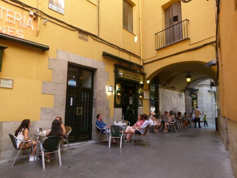 Historical Madrid: In Small Committee & In Private - Small Group vs. Private Tour Options