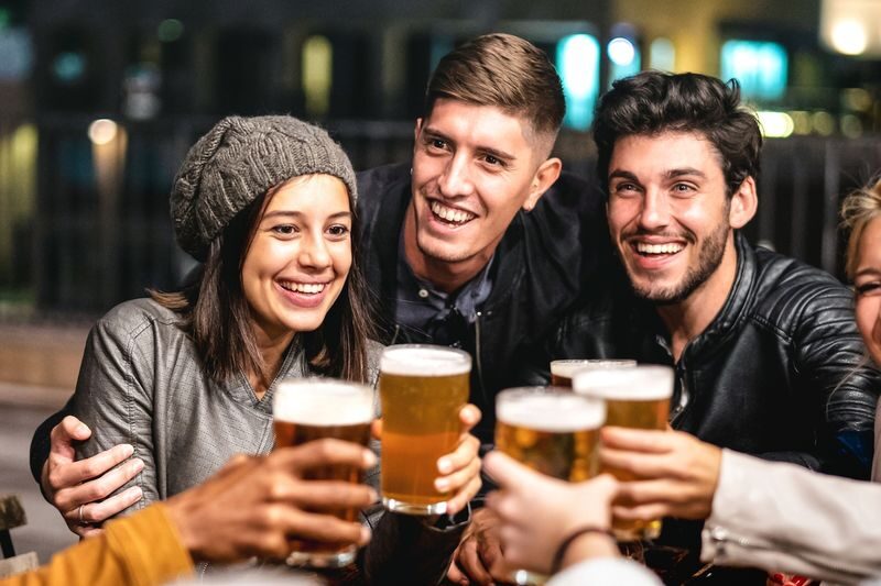 Historical Pub Walking Tour in London - Four hours, starting at the Ritz