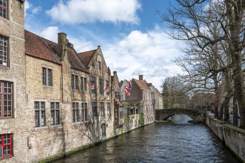 Historical walk in Bruges with local guide. Praline included - What to Expect from the Experience