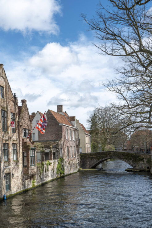 Historical Walk in Bruges With Local Guide. Praline Included - Key Points