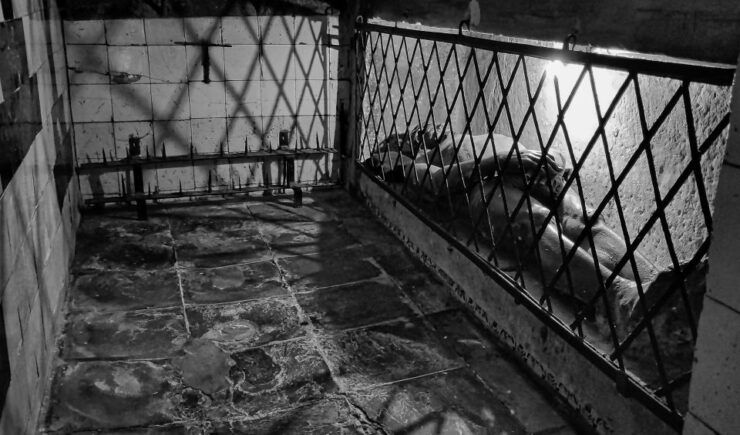 Historical Witches: Chapel of Jerusalem and University of Commerce - Significance of the Holy Sepulchre Replica