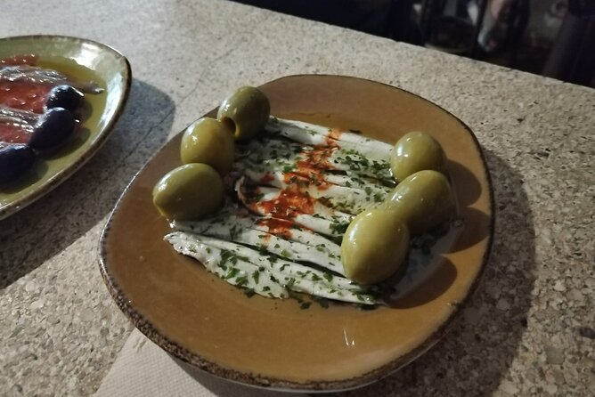 History and Culture With Tapas Dinner - Traditional Tapas Dishes and Ingredients