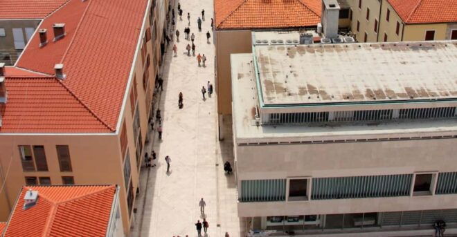 History Walking Group Tour in Old Center of Zadar - Guided Tour Experience