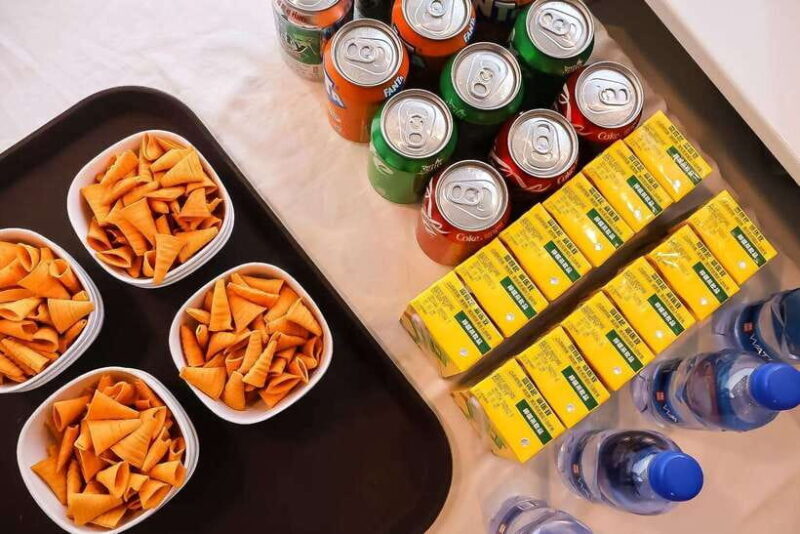 HK: Victoria Harbor Tour & Symphony of Lights (Free Drinks) - FAQs