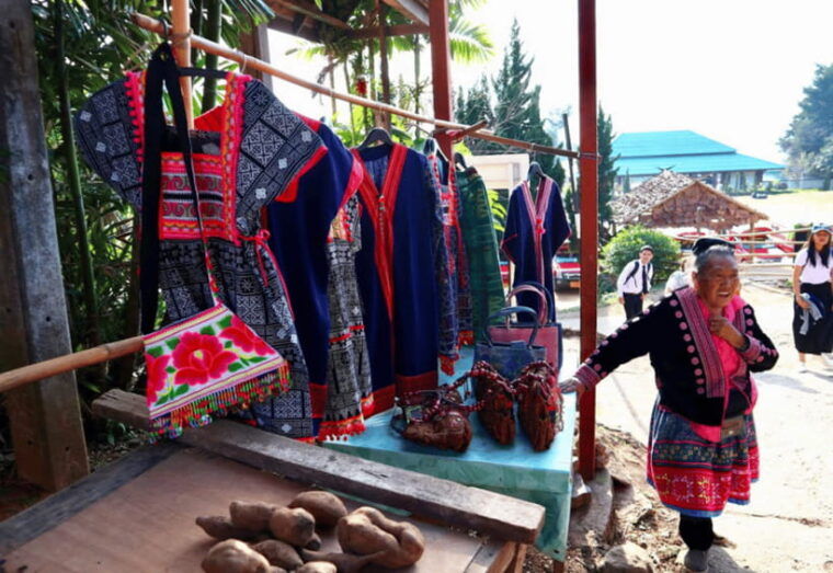 Hmong Village, Doi Suthep and Wat Pha Lat Half Day Tour - Hmong Village Experience