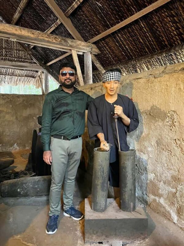 Ho Chi Minh City: Cu Chi Tunnels Guided Half-day Tour - The Guides and Their Role