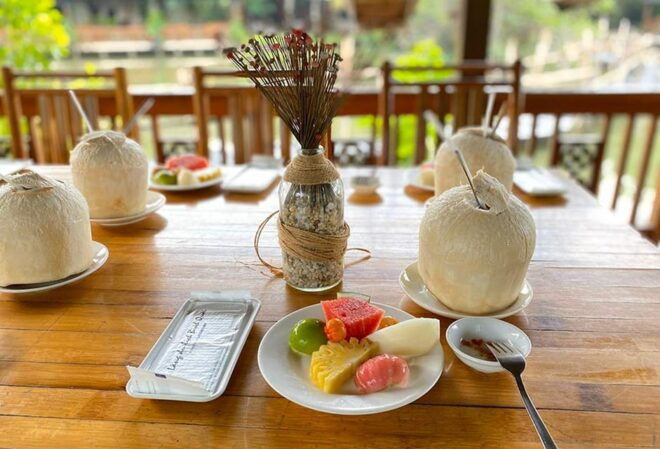 Ho Chi Minh City: Dragon Floating Temple Sightseeing - Culinary Delights