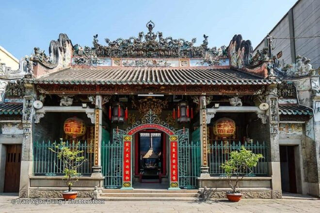 HO CHI MINH CITY FULL DAY PREMIER GROUP TOUR - Lunch Experience