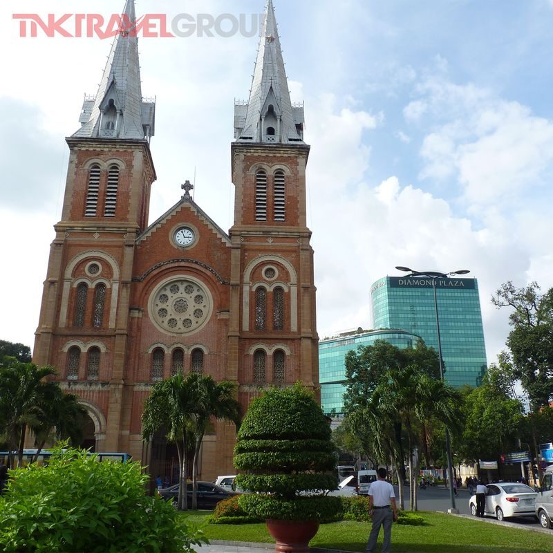 Ho Chi Minh City Full-Day Tour: Independence Palace, Chinatown & Saigon River Water Bus - Lunch gives the day a useful pause