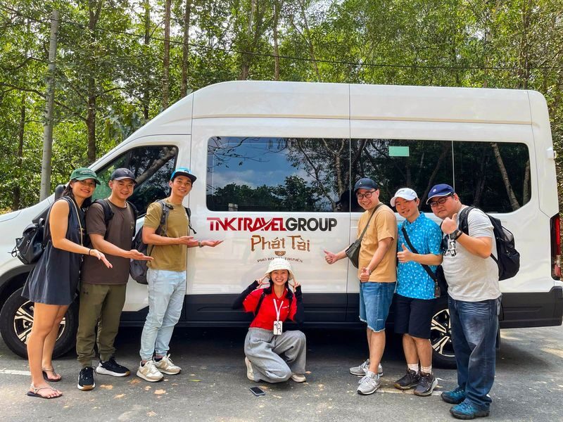 Ho Chi Minh City Full-Day Tour: Independence Palace, Chinatown & Saigon River Water Bus - Guides make the full-day format work
