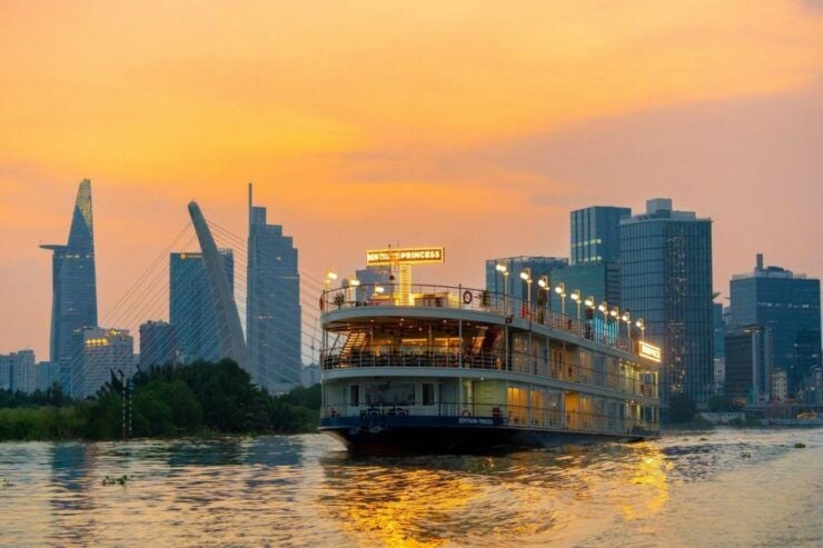 Ho Chi Minh City: Luxury Saigon River Dinner Cruise - Duration and Amenities of the Dinner Cruise