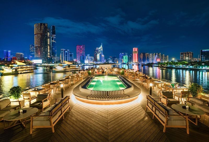 Ho Chi Minh City Night Tour: Hop-On Hop-Off Bus & Saigon River Dinner Cruise - The guide can shape the whole evening